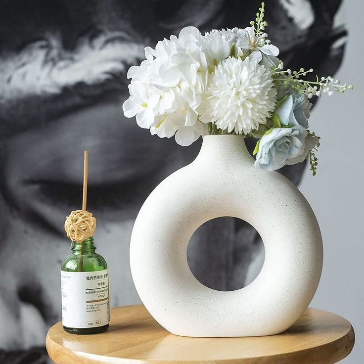 Yubi Sora Donut Vase