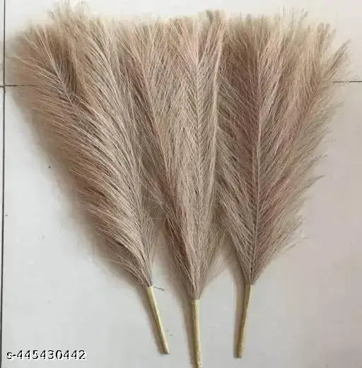 Yubi Sora's faux pampas artificial flowers (Set of 3)