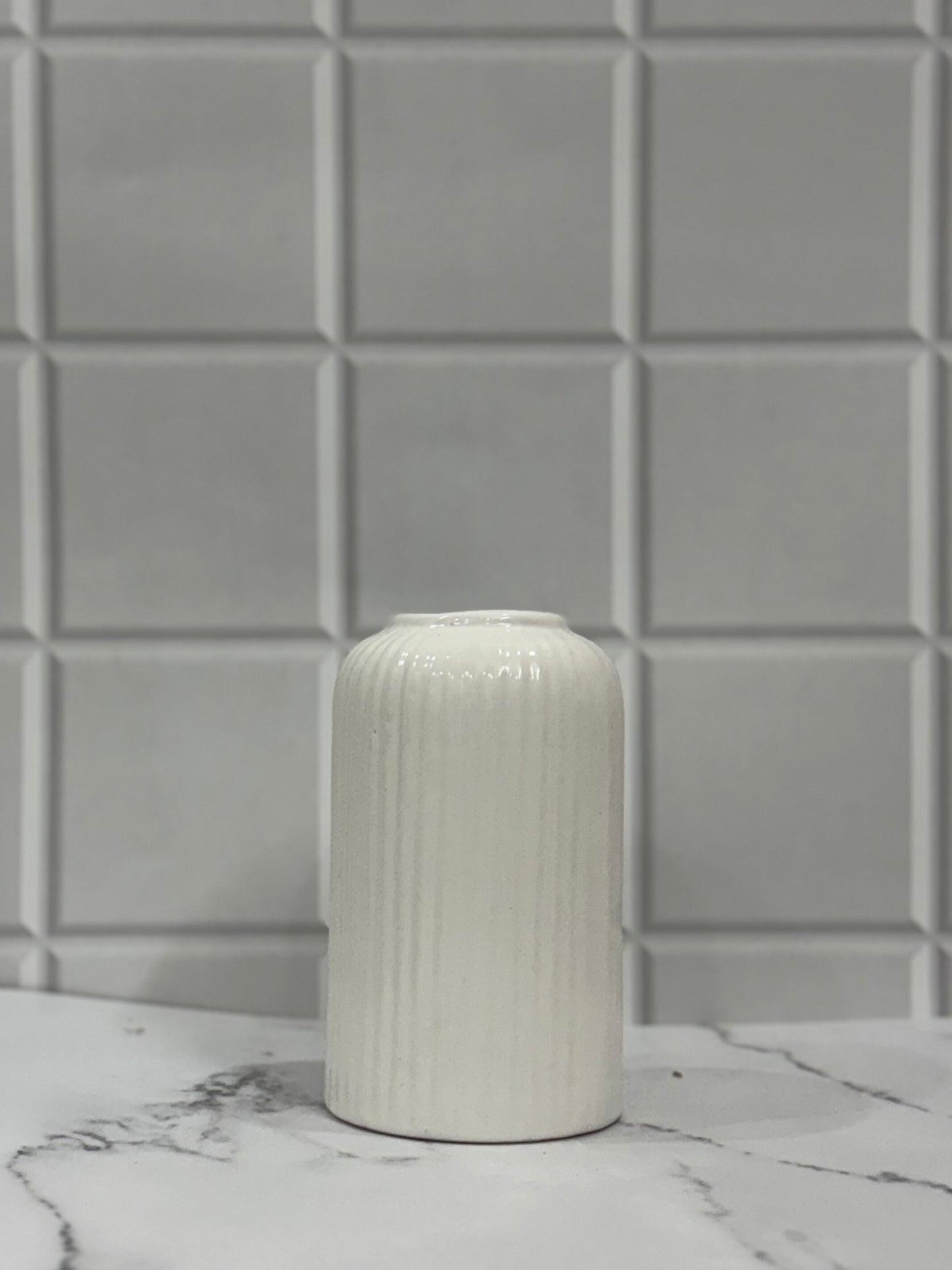 Yubi Sora Ribbed White vase