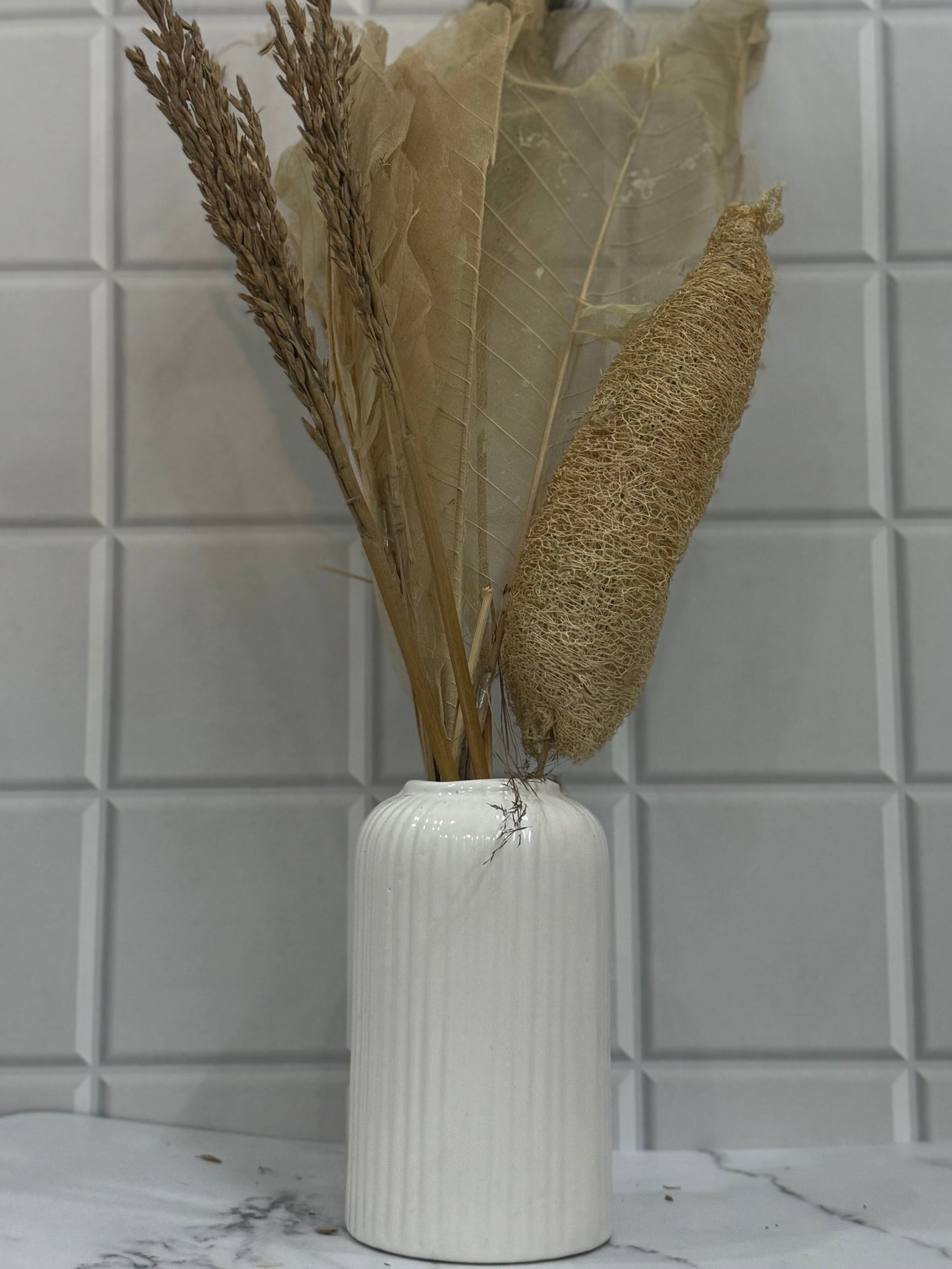Yubi Sora Ribbed White vase