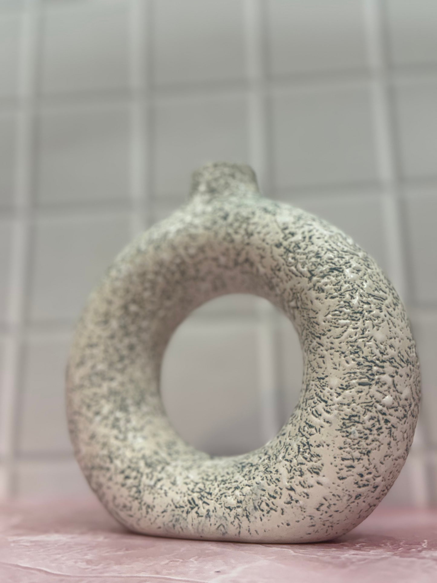 Yubi Sora Ceramic Donut Vase