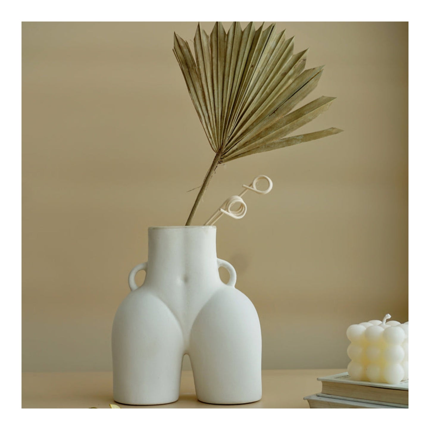 Yubi Sora "Bum" Shaped Vase Set