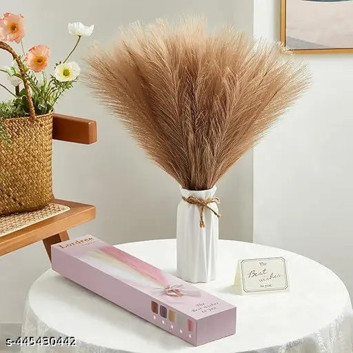 Yubi Sora's faux pampas artificial flowers (Set of 3)