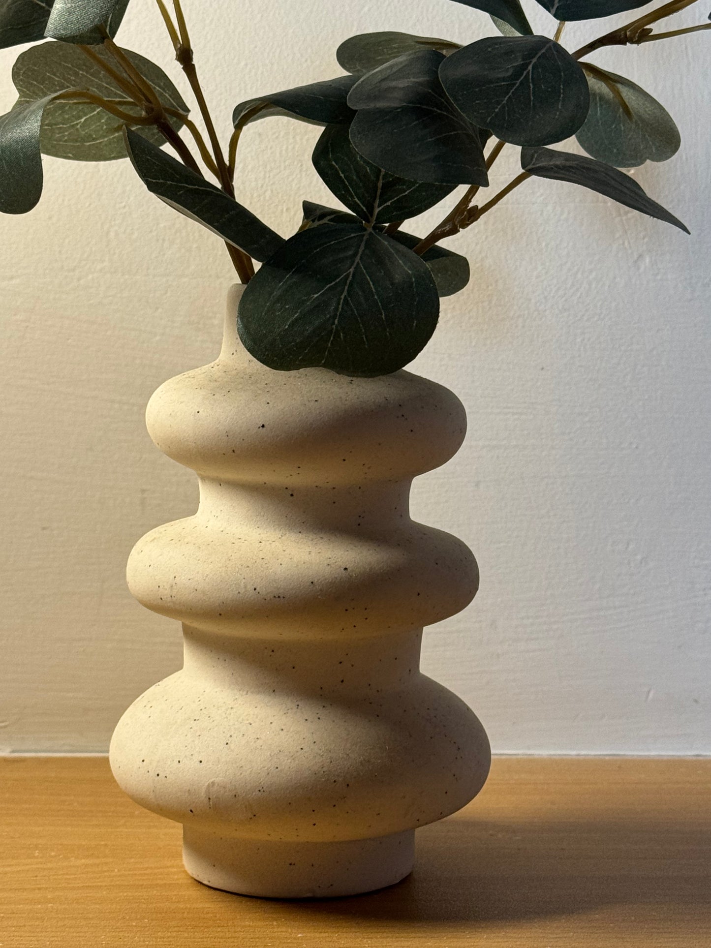 Yubi Sora Ceramics Wave Ring Vase