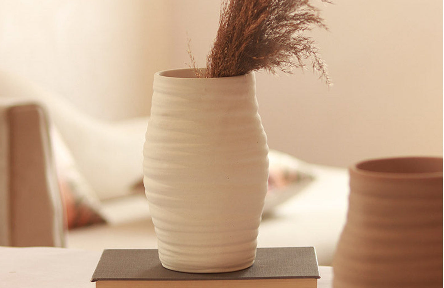 Modern Ginger Vase by Yubi Sora