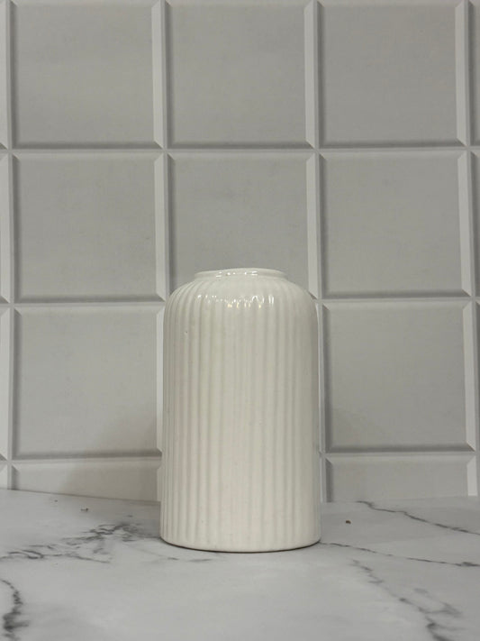 Yubi Sora Ribbed White vase