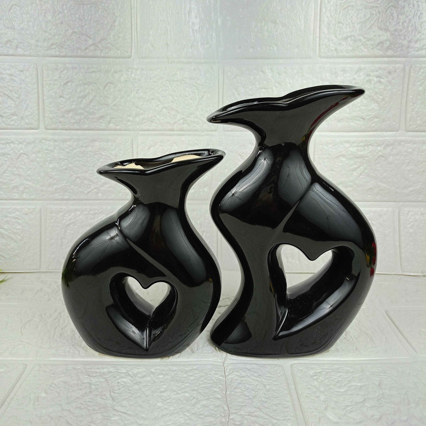Yubi Sora Black Heart Vase Set