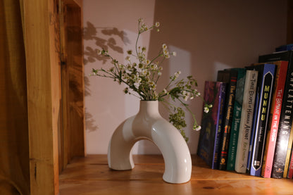 Yubi Sora Half Donut Ceramic Vase White