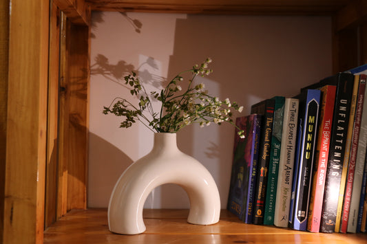 Yubi Sora Half Donut Ceramic Vase White