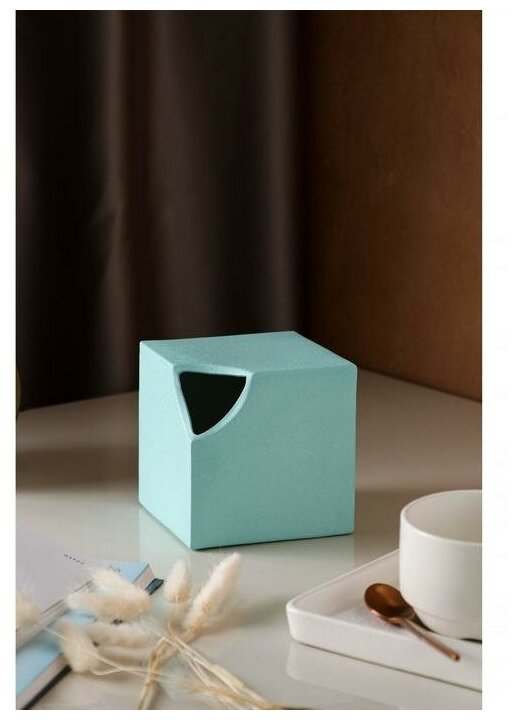 Yubi Sora Square Box Vase